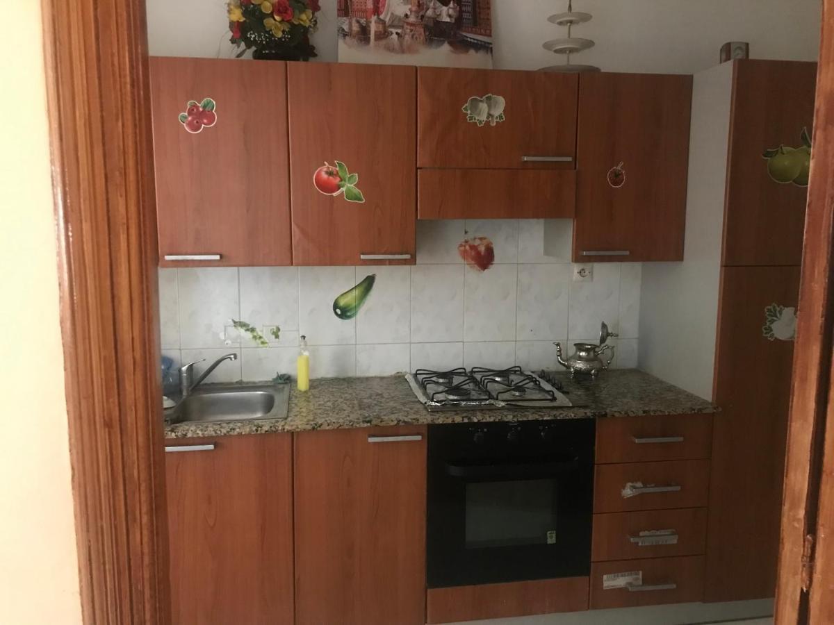 Appartement Familal A Trois Chambres En Face Marjane & Hotel Ahlen Tanger Exteriör bild